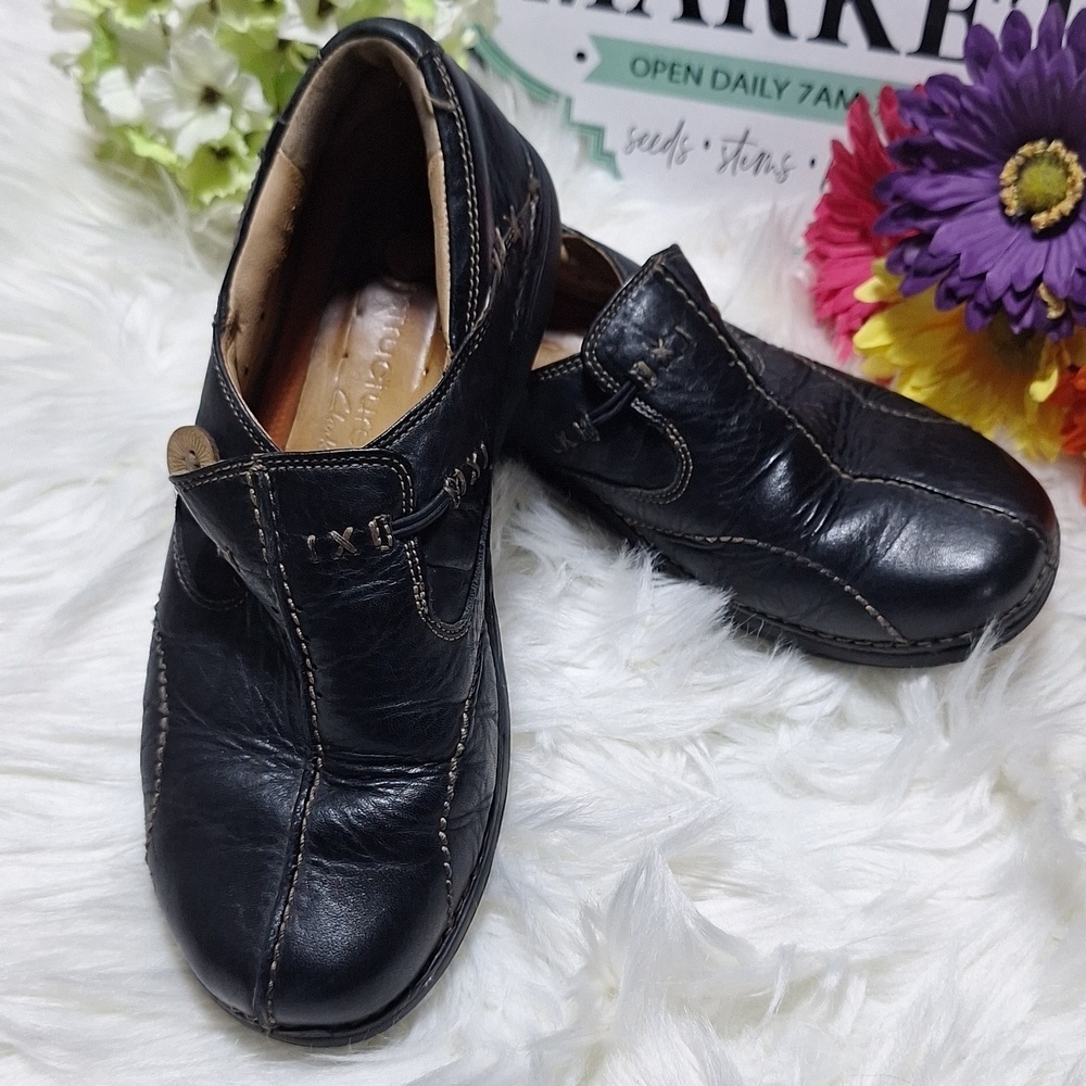 Clark's unstructured  black leather dress shoes